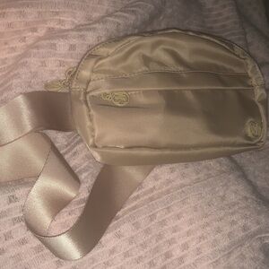 NWOT tan Steve Madden cross body bag FINAL DISCOUNT